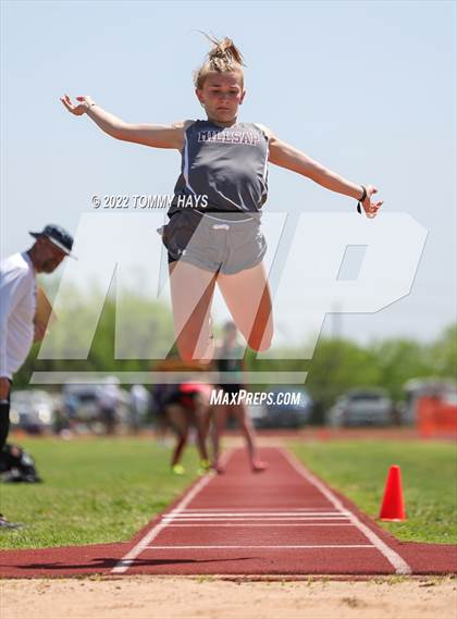 Thumbnail 2 in UIL 3A Area Track Meet photogallery.
