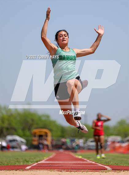 Thumbnail 2 in UIL 3A Area Track Meet photogallery.