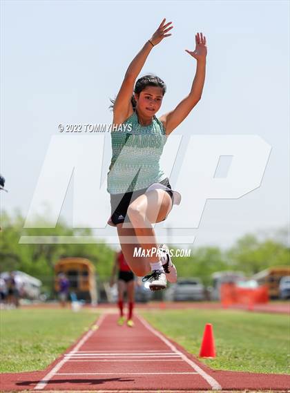 Thumbnail 1 in UIL 3A Area Track Meet photogallery.