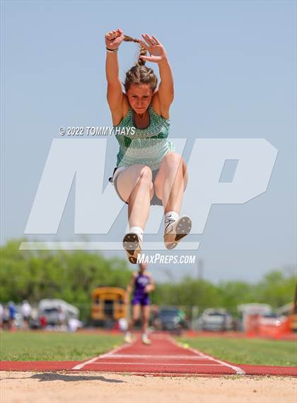 Thumbnail 1 in UIL 3A Area Track Meet photogallery.