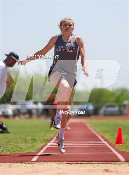 Thumbnail 1 in UIL 3A Area Track Meet photogallery.