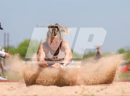 Thumbnail 3 in UIL 3A Area Track Meet photogallery.
