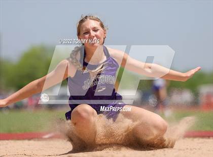 Thumbnail 1 in UIL 3A Area Track Meet photogallery.
