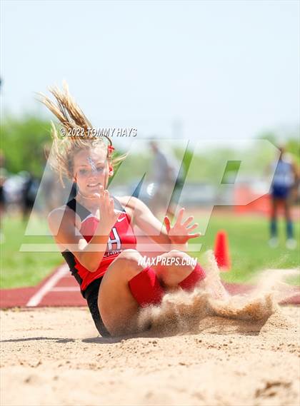 Thumbnail 3 in UIL 3A Area Track Meet photogallery.