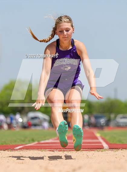 Thumbnail 3 in UIL 3A Area Track Meet photogallery.