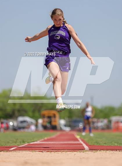 Thumbnail 2 in UIL 3A Area Track Meet photogallery.