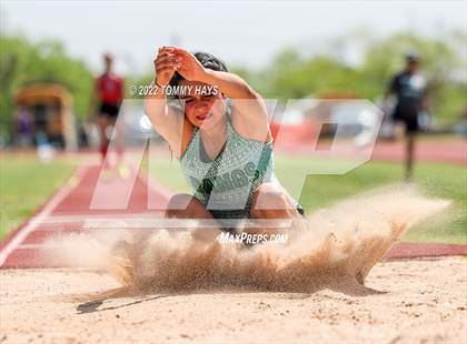 Thumbnail 1 in UIL 3A Area Track Meet photogallery.