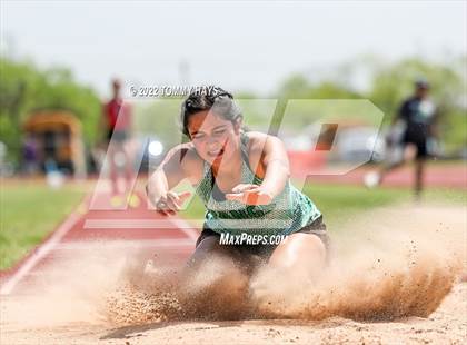 Thumbnail 2 in UIL 3A Area Track Meet photogallery.