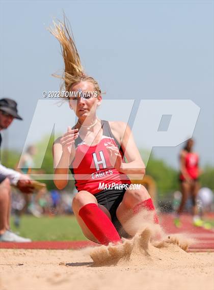 Thumbnail 3 in UIL 3A Area Track Meet photogallery.