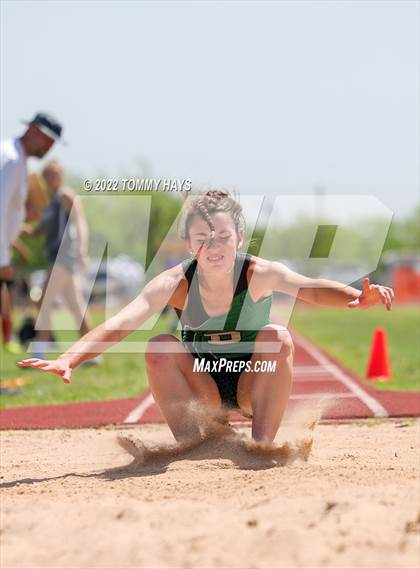 Thumbnail 3 in UIL 3A Area Track Meet photogallery.