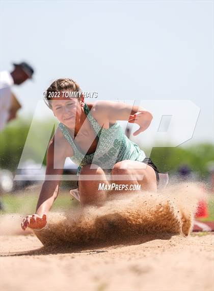Thumbnail 3 in UIL 3A Area Track Meet photogallery.
