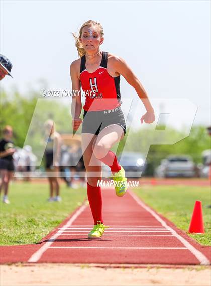 Thumbnail 1 in UIL 3A Area Track Meet photogallery.