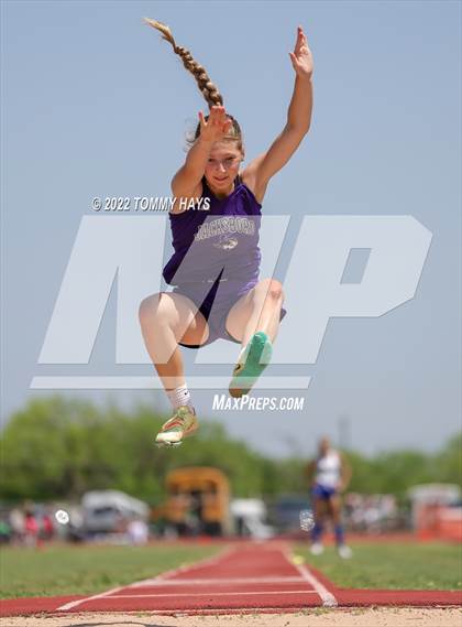 Thumbnail 1 in UIL 3A Area Track Meet photogallery.