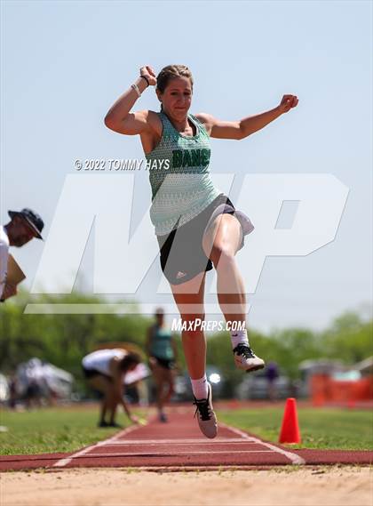 Thumbnail 3 in UIL 3A Area Track Meet photogallery.