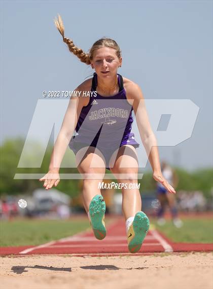Thumbnail 3 in UIL 3A Area Track Meet photogallery.