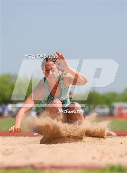 Thumbnail 3 in UIL 3A Area Track Meet photogallery.
