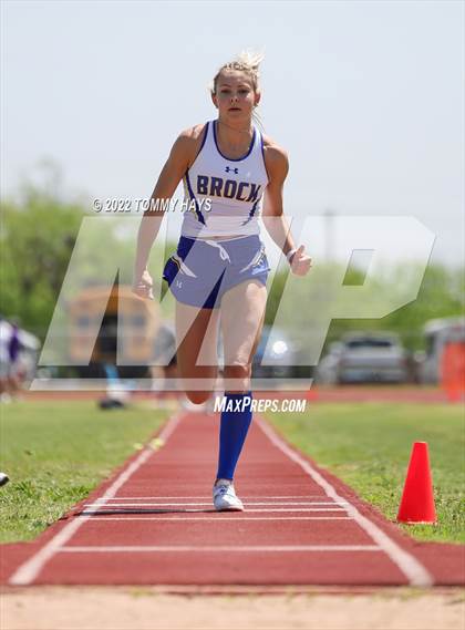 Thumbnail 1 in UIL 3A Area Track Meet photogallery.