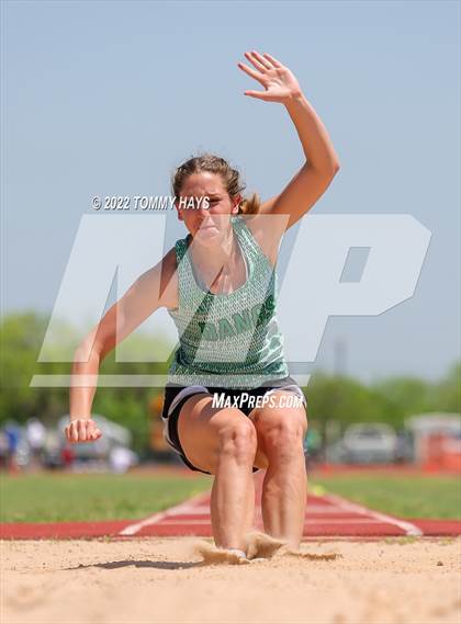 Thumbnail 2 in UIL 3A Area Track Meet photogallery.