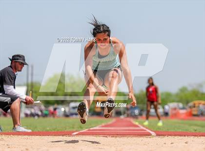Thumbnail 1 in UIL 3A Area Track Meet photogallery.