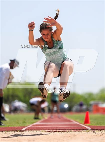 Thumbnail 3 in UIL 3A Area Track Meet photogallery.