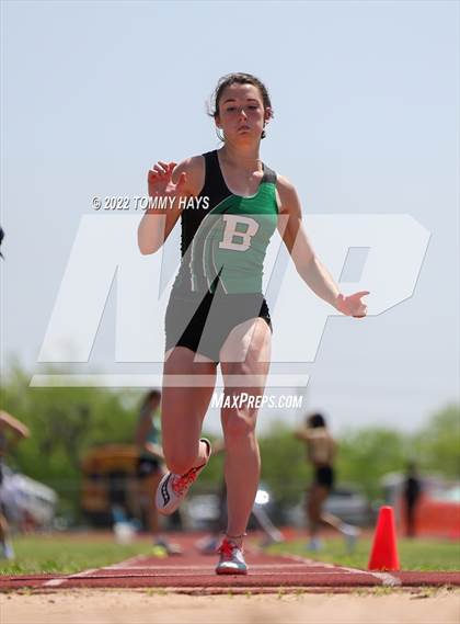 Thumbnail 1 in UIL 3A Area Track Meet photogallery.