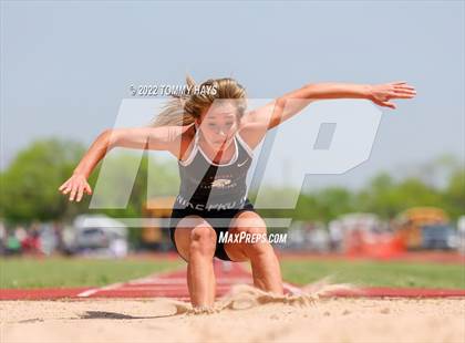 Thumbnail 3 in UIL 3A Area Track Meet photogallery.
