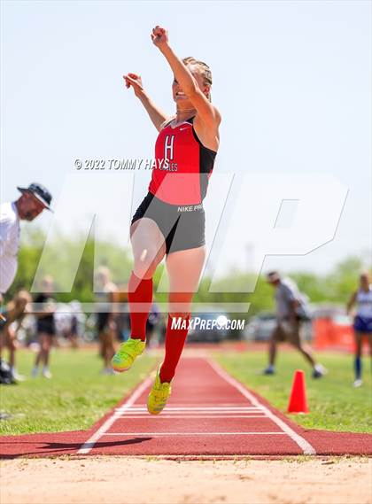 Thumbnail 1 in UIL 3A Area Track Meet photogallery.