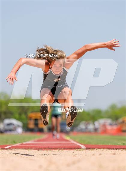 Thumbnail 2 in UIL 3A Area Track Meet photogallery.
