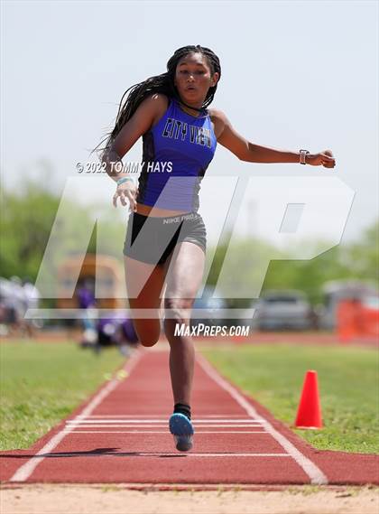 Thumbnail 2 in UIL 3A Area Track Meet photogallery.