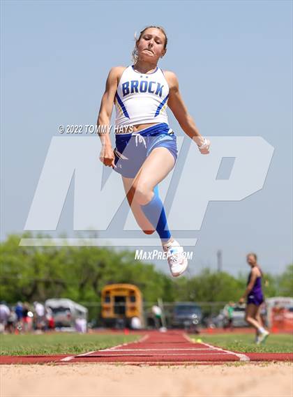 Thumbnail 1 in UIL 3A Area Track Meet photogallery.