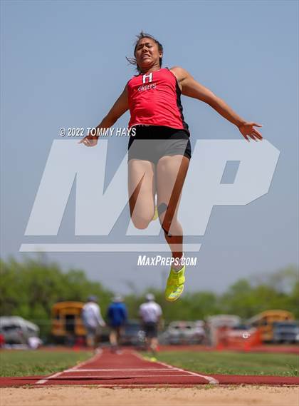 Thumbnail 1 in UIL 3A Area Track Meet photogallery.
