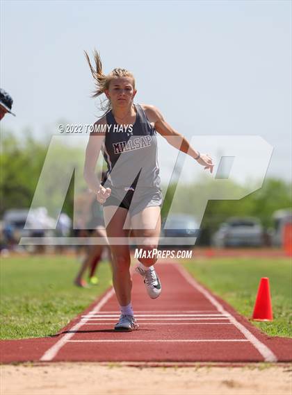 Thumbnail 2 in UIL 3A Area Track Meet photogallery.