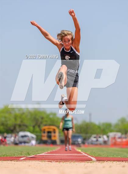 Thumbnail 3 in UIL 3A Area Track Meet photogallery.