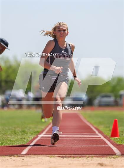 Thumbnail 3 in UIL 3A Area Track Meet photogallery.