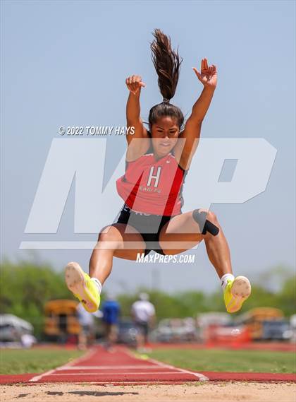 Thumbnail 1 in UIL 3A Area Track Meet photogallery.