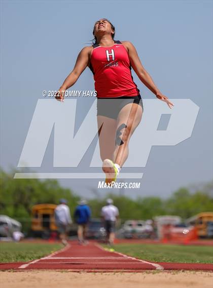 Thumbnail 2 in UIL 3A Area Track Meet photogallery.