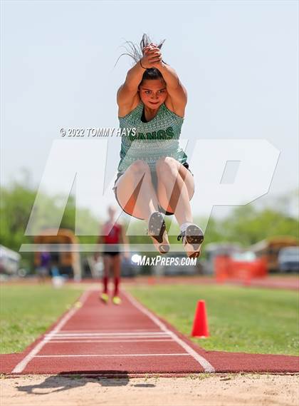 Thumbnail 2 in UIL 3A Area Track Meet photogallery.