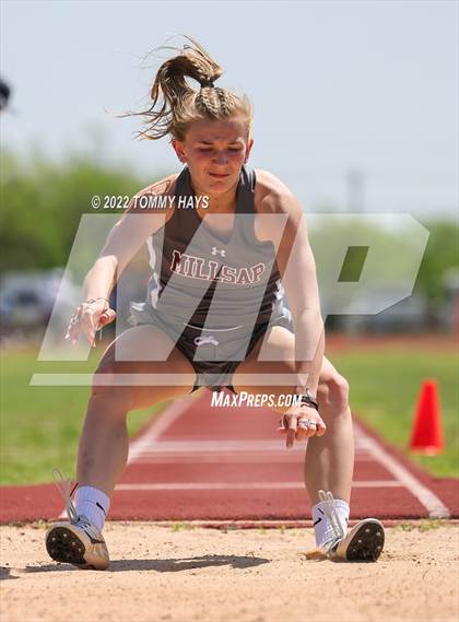 Thumbnail 3 in UIL 3A Area Track Meet photogallery.