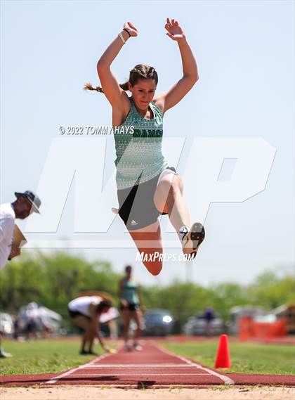 Thumbnail 1 in UIL 3A Area Track Meet photogallery.