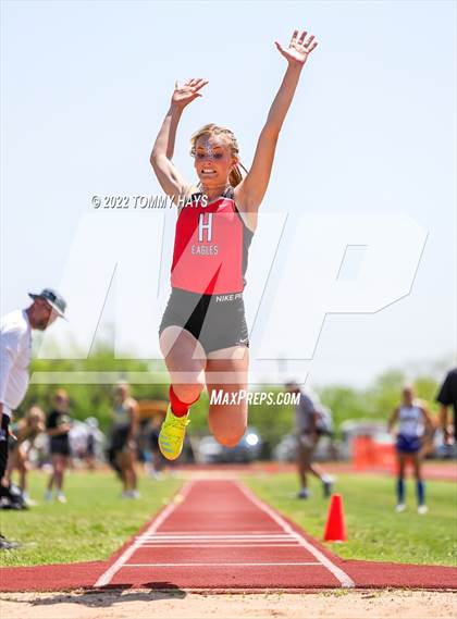 Thumbnail 2 in UIL 3A Area Track Meet photogallery.