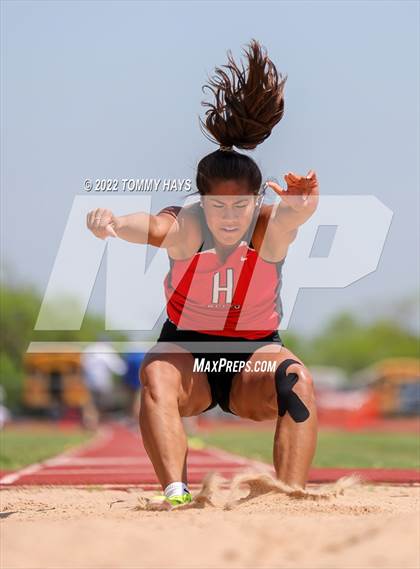 Thumbnail 2 in UIL 3A Area Track Meet photogallery.