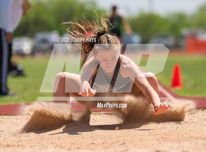 Thumbnail 1 in UIL 3A Area Track Meet photogallery.