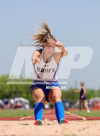 Thumbnail 1 in UIL 3A Area Track Meet photogallery.