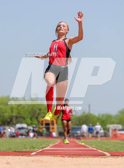 Thumbnail 1 in UIL 3A Area Track Meet photogallery.