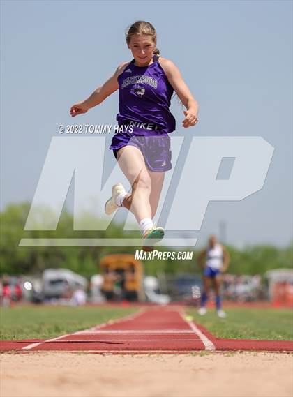 Thumbnail 1 in UIL 3A Area Track Meet photogallery.