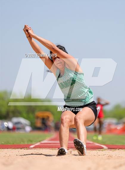 Thumbnail 1 in UIL 3A Area Track Meet photogallery.