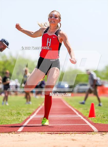Thumbnail 3 in UIL 3A Area Track Meet photogallery.