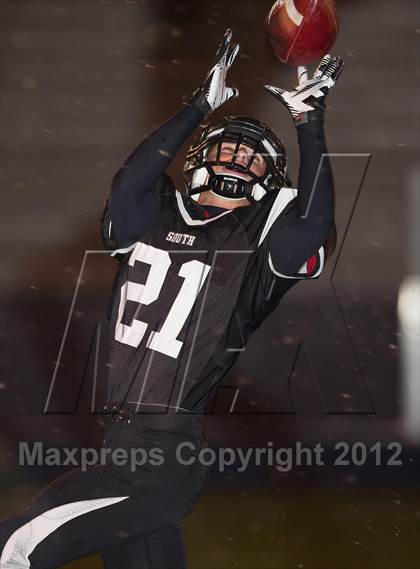 Thumbnail 2 in Plymouth South vs. Natick (MIAA Division IIA Semifinal) photogallery.