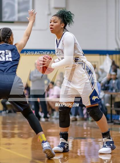 Thumbnail 2 in E.E. Smith vs. Hillside (NCHSAA 3A 4th Round) photogallery.