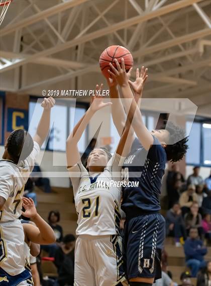Thumbnail 2 in E.E. Smith vs. Hillside (NCHSAA 3A 4th Round) photogallery.